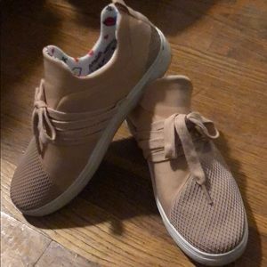 Super cute Rose sneakers